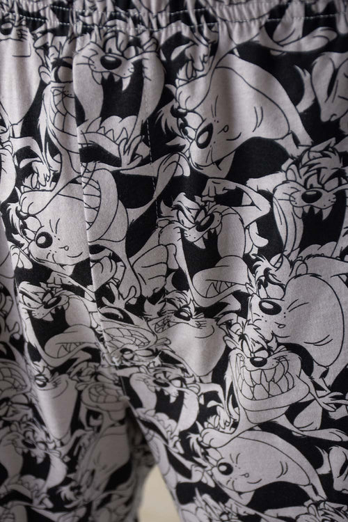 Card slide image -  PIJAMA DE LOS LOONEY TUNES BLANCA Y GRIS DE PANTALÓN CORTO PARA HOMBRE
