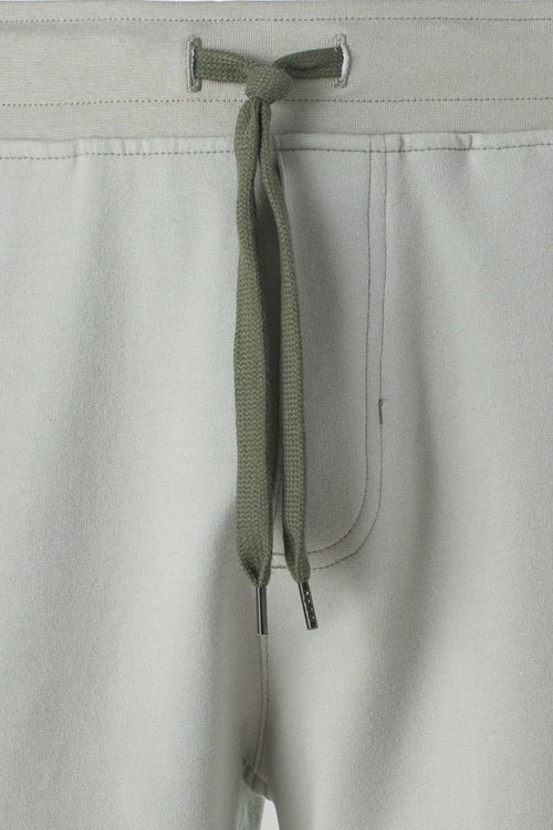 Card slide image -  BERMUDA DE RICK Y MORTY VERDE ACEITUNA PARA HOMBRE