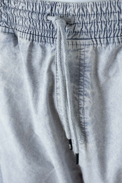 Card slide image -  BERMUDA DE MOVIES AZUL BOREAL CON ELÁSTICO EN CINTURA PARA HOMBRE