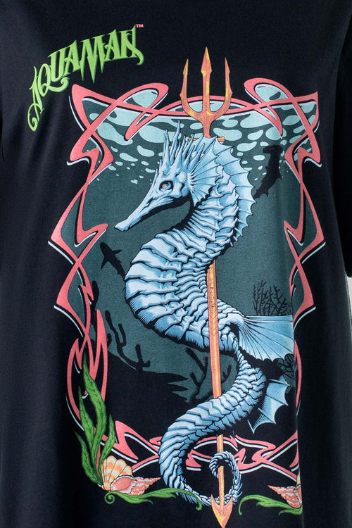 Card slide image -  CAMISETA DE AQUAMAN NEGRA ESTAMPADA PARA HOMBRE