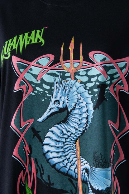  CAMISETA DE AQUAMAN NEGRA ESTAMPADA PARA HOMBRE