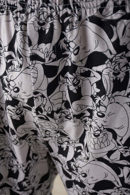  PIJAMA DE LOS LOONEY TUNES BLANCA Y GRIS DE PANTALÓN CORTO PARA HOMBRE