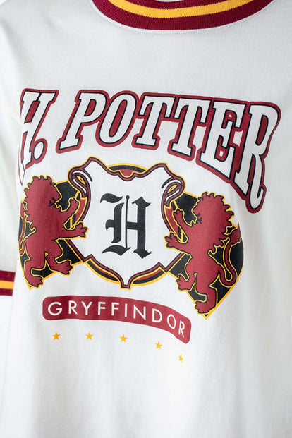  CAMISETA DE HARRY POTTER MARFIL Y VINOTINTO ESTAMPADA EN FRENTE PARA MUJER