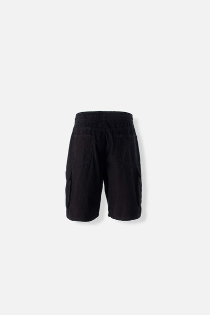  BERMUDA DE MOVIES NEGRA CON BOLSILLOS TIPO CARGO PARA HOMBRE
