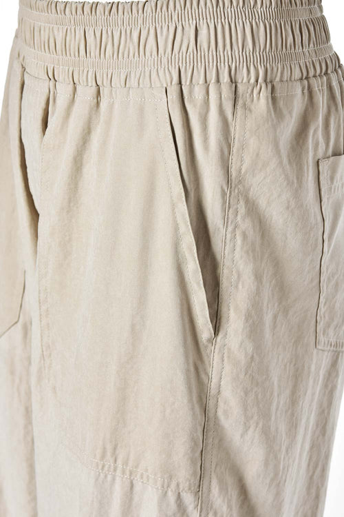 Card slide image -  PANTALÓN DE MOVIES TIPO CARGO COLOR ARENA PARA MUJER