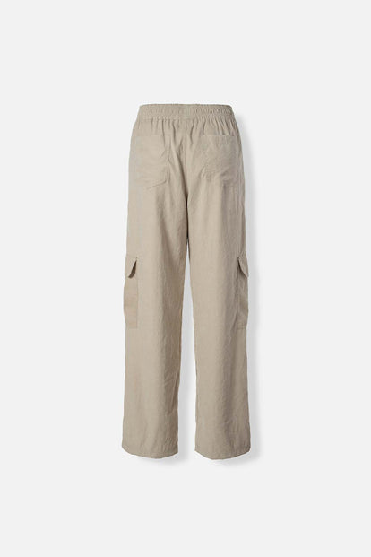  PANTALÓN DE MOVIES TIPO CARGO COLOR ARENA PARA MUJER