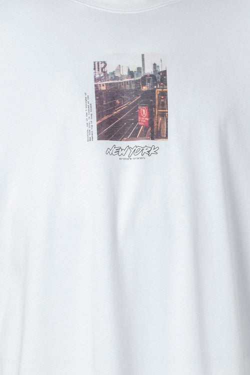 Card slide image -  CAMISETA DE MOVIES BLANCA ESTAMPADA EN FRENTE PARA HOMBRE