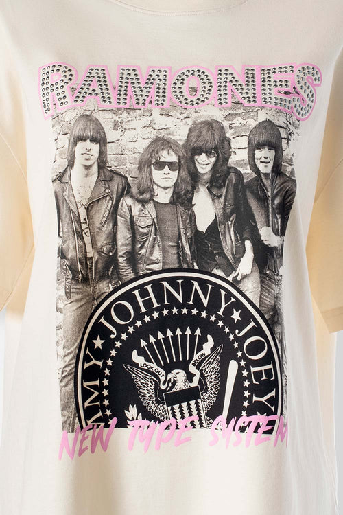 Card slide image -  CAMISETA DE RAMONES MANGA CORTA COLOR ALMENDRA PARA MUJER