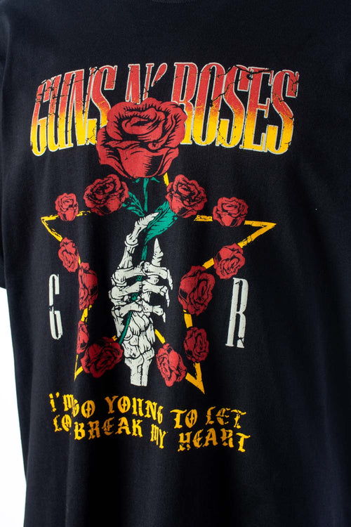 Card slide image -  CAMISETA DE GUNS N' ROSES NEGRA ESTAMPADA EN FRENTE PARA HOMBRE