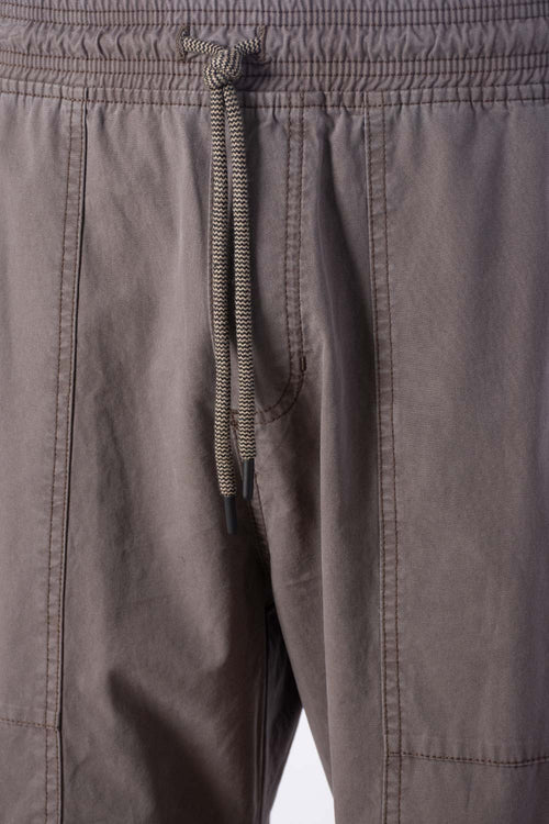 Card slide image -  JOGGER DE MOVIES CON CORDON AJUSTABLE CAFE PARA HOMBRE